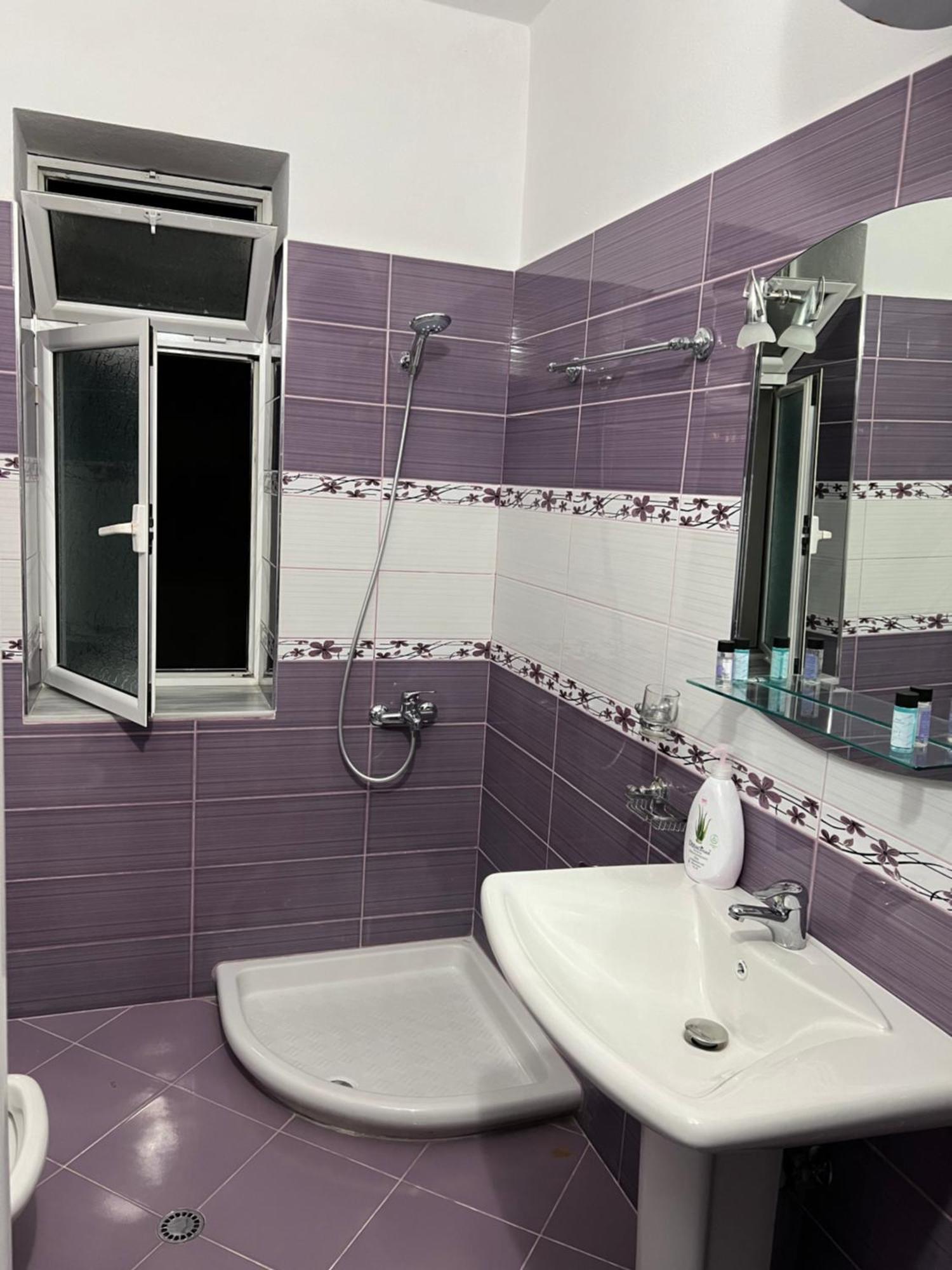 Hanna Guest House Permet Luaran gambar